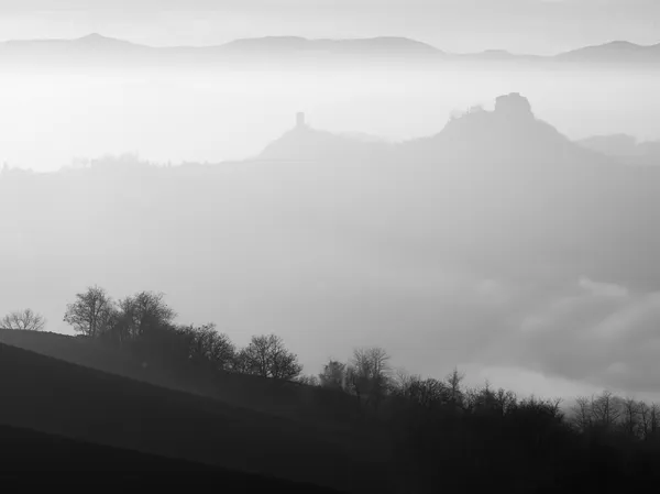 Rossenella in the fog, Canossa