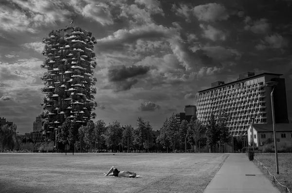 Enjoying the sun, Milan