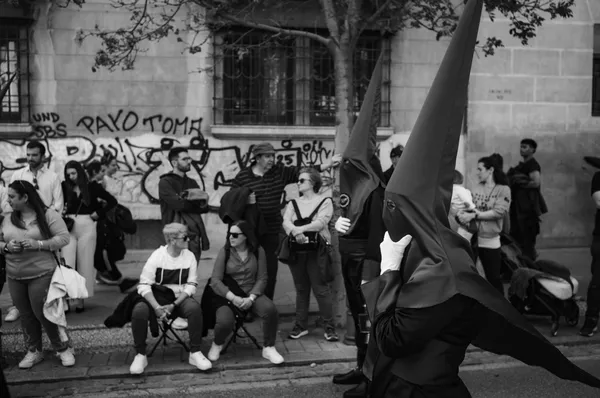 Masked, Granada